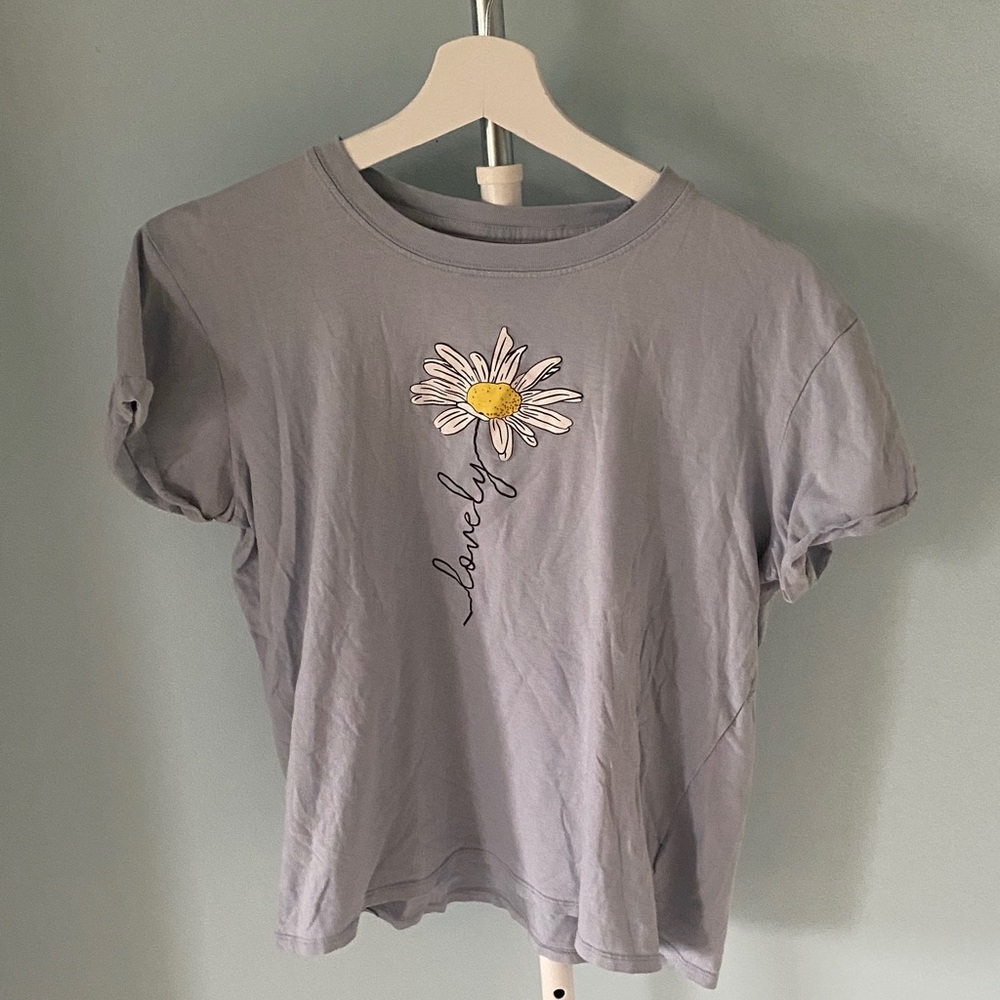 Lovely Daisy Graphic T-Shirt
